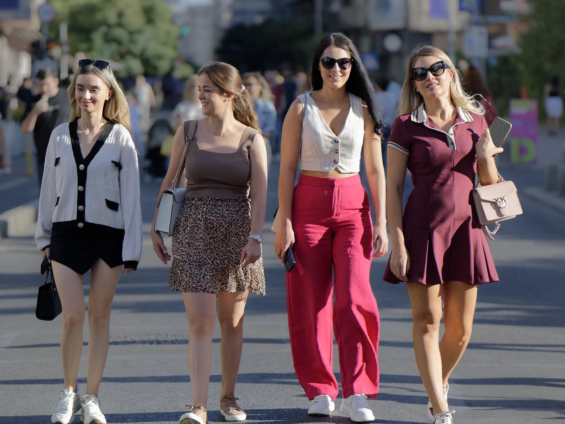 Home Shieyes official brand image for the ultimate wellness and fitness blog for women.